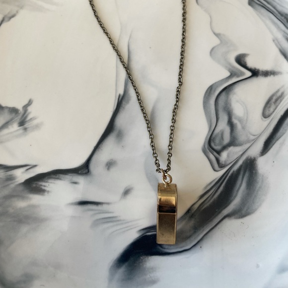 Gold whistle necklace - Picture 4 of 7